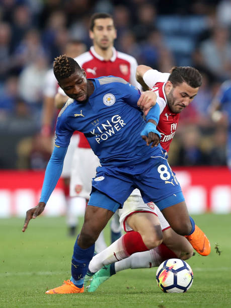 何正式谈判 何正式谈判